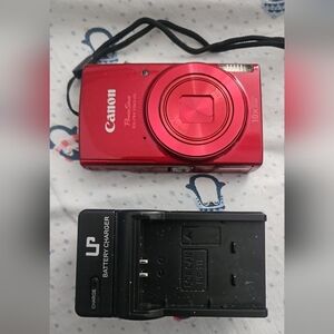 Canon PowerShot ELPH 190 IS 20.0 MP Digital Camera (working)